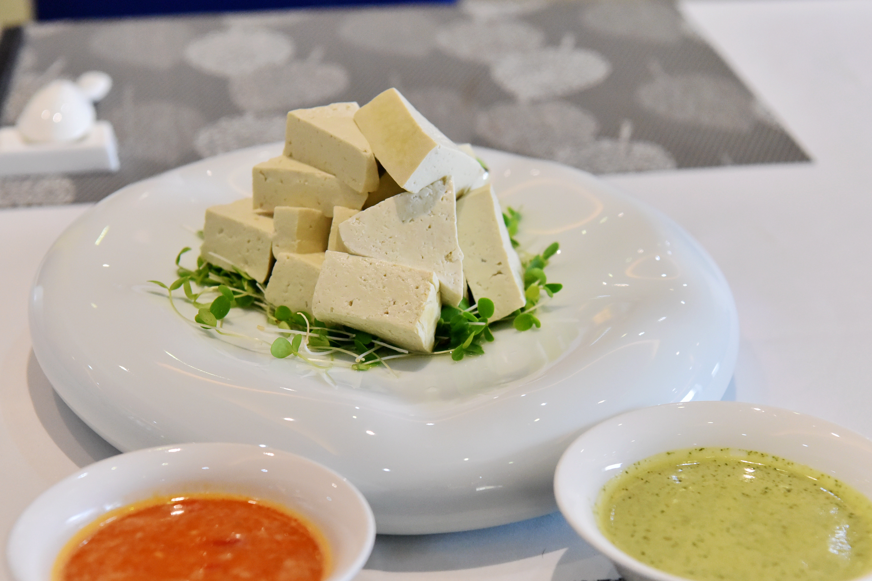 香椿汁捞豆腐.jpg 香椿汁捞豆腐.jpg